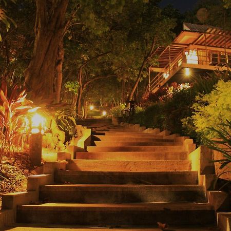 Tugawe Cove Resort Colongcocon Екстер'єр фото