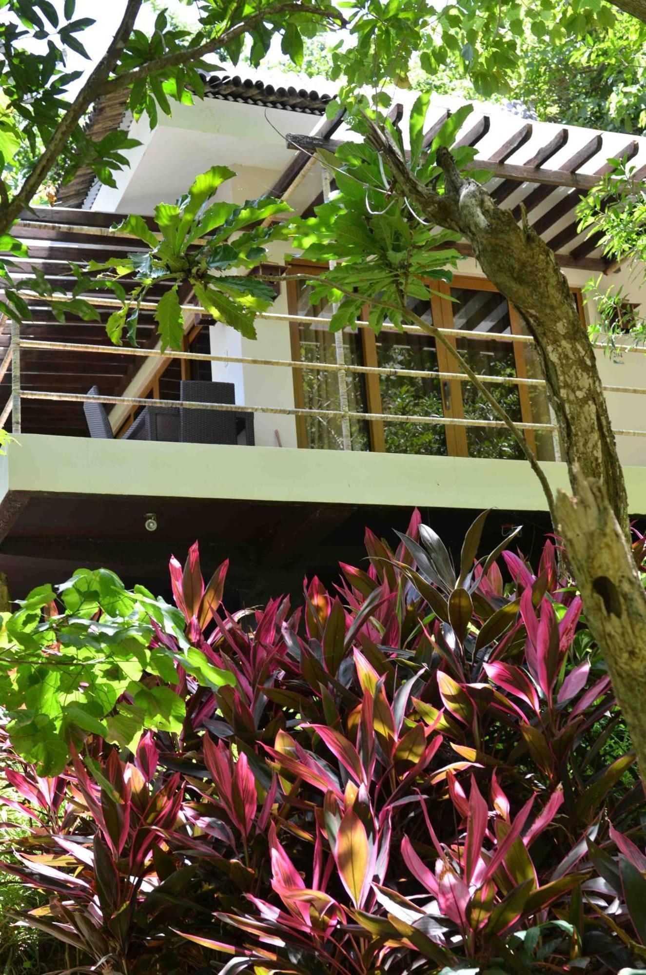 Tugawe Cove Resort Colongcocon Екстер'єр фото