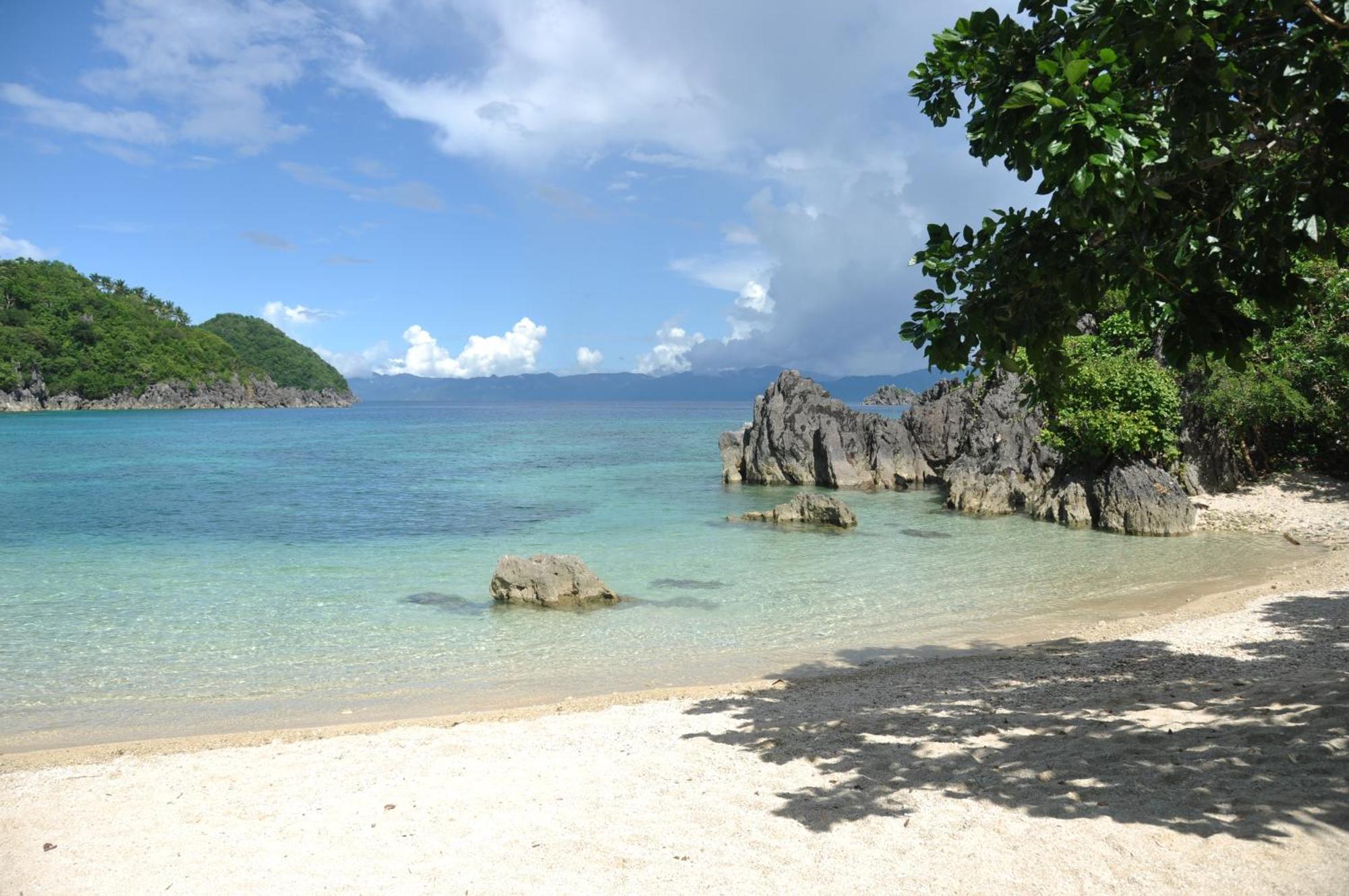 Tugawe Cove Resort Colongcocon Екстер'єр фото